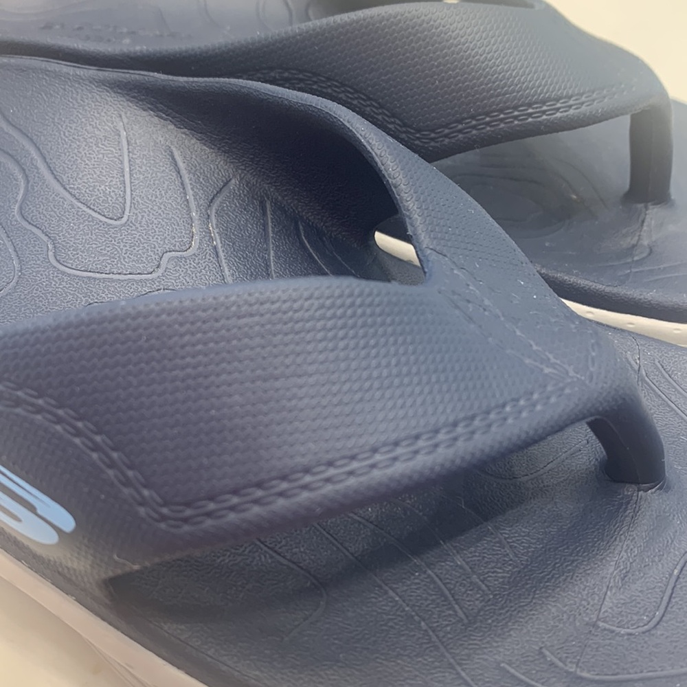 Skechers navy flip flops - Picture 9 of 9
